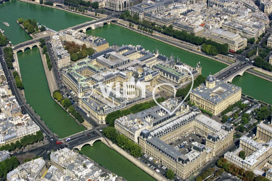 Photo Dominique VIET - 36 quais des orfevres Palais de Justice Sainte Chapelle Pont Neuf ile de la cité