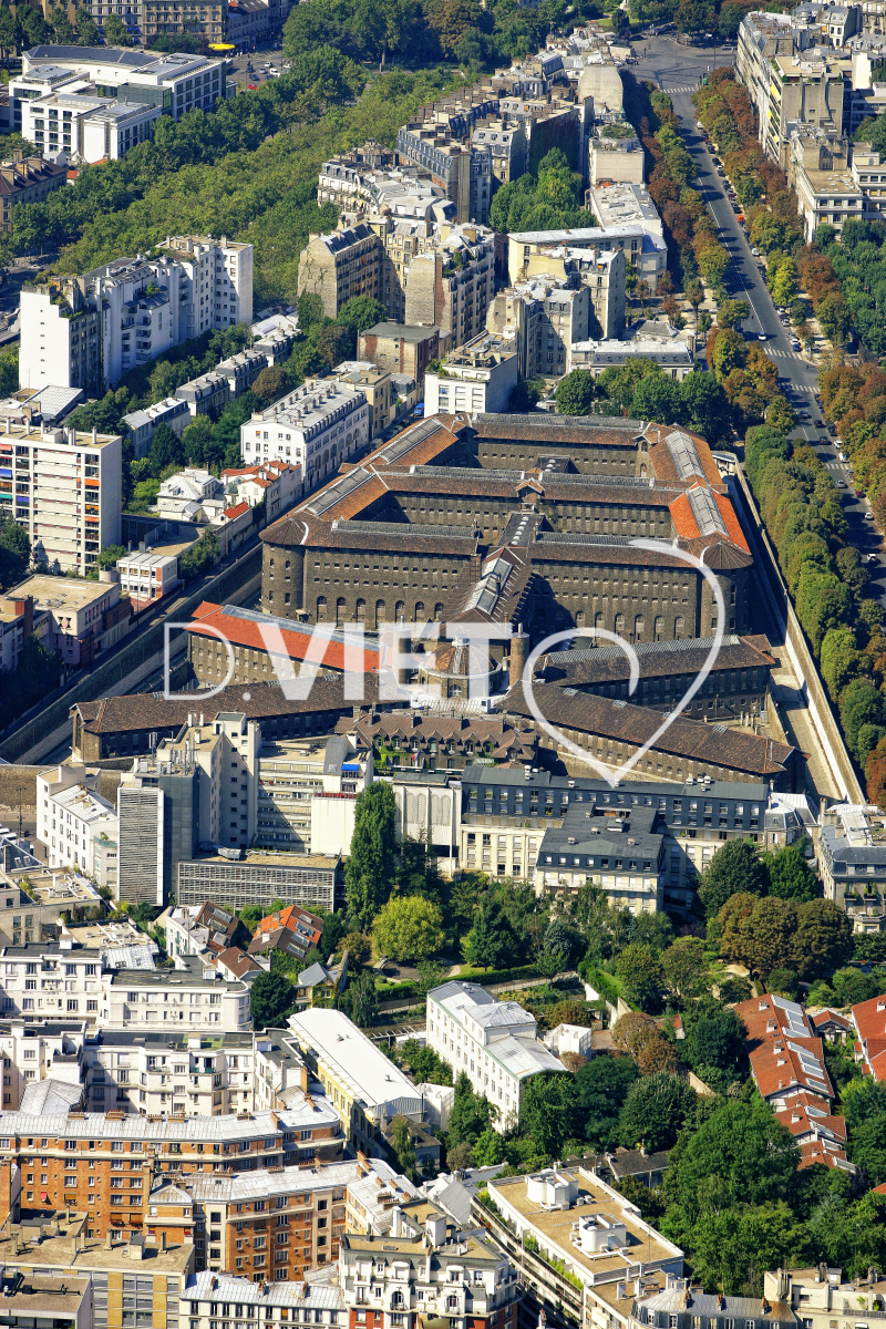 Photo Dominique VIET - prison de la sante