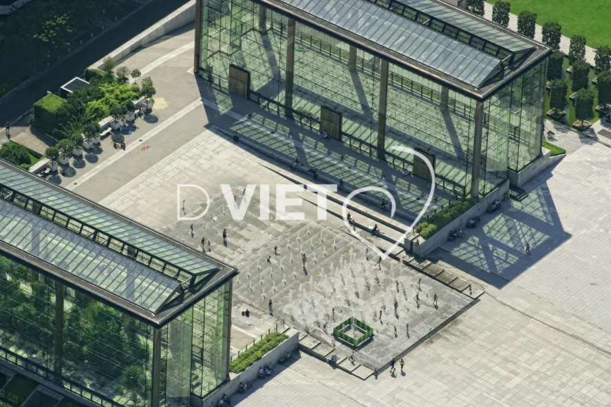 Photo Dominique VIET - parc Andre Citren et ses grandes serres