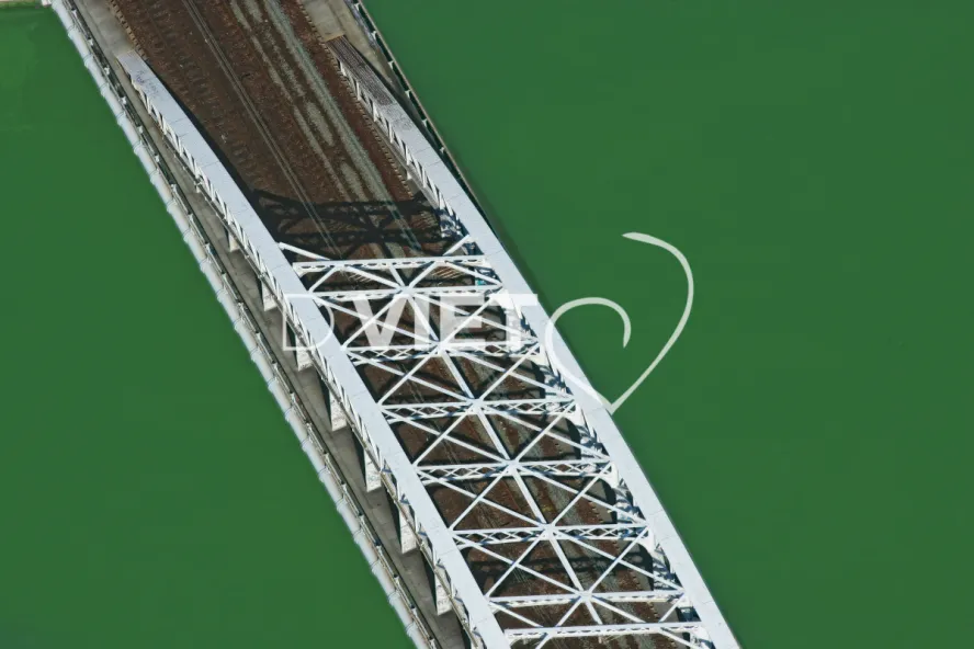 Photo Dominique VIET - Pont ferroviare pres pont de grenelle