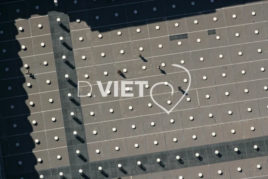 Photo Dominique VIET - la comedie francaise et les colonnes de buren