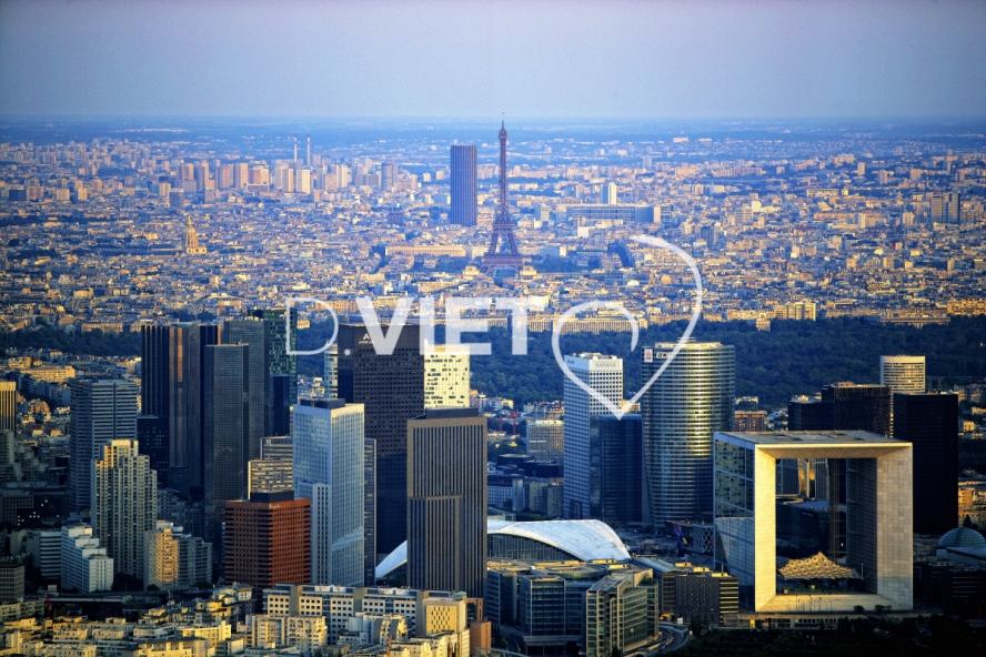 Photo Dominique VIET - La defense Tour Eiffel