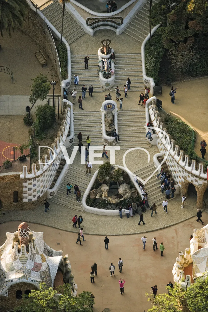 Photo Dominique VIET - Escaliers du Parc Güell
