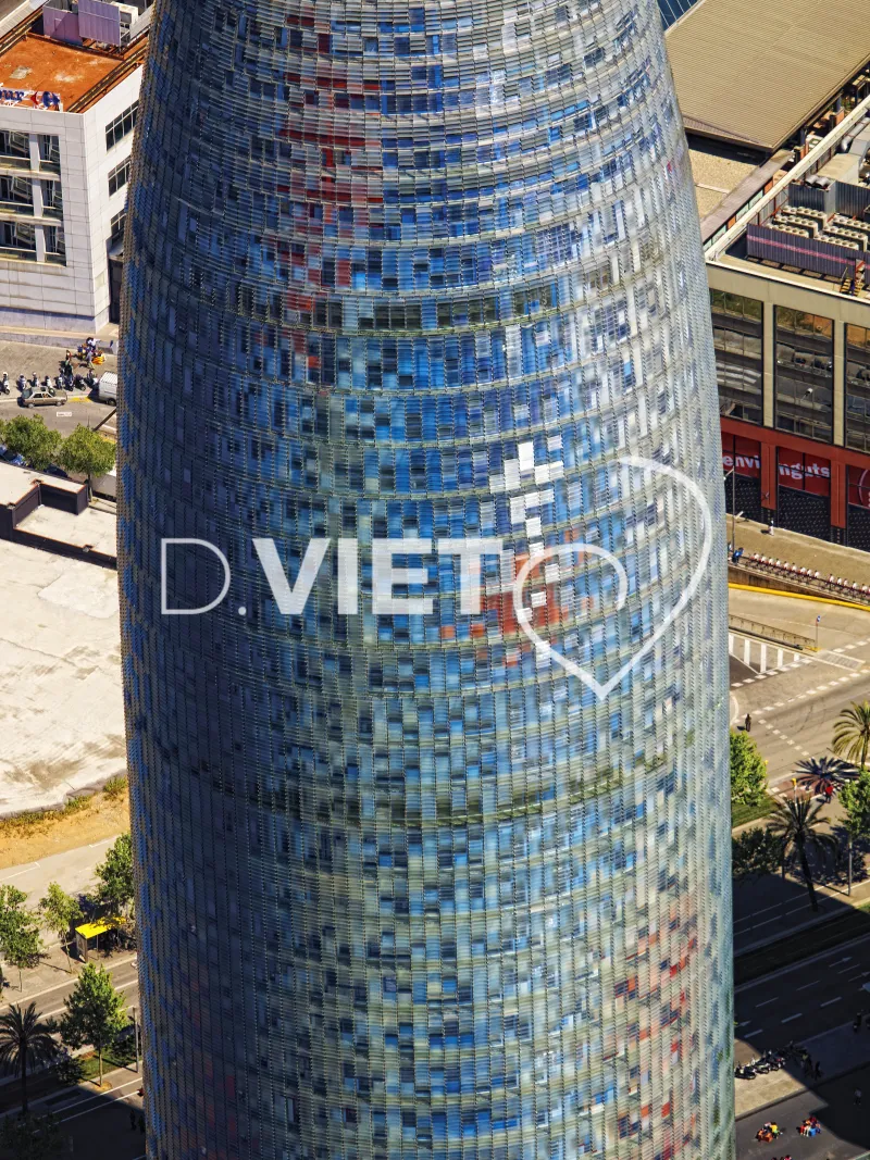 Photo Dominique VIET - Tour Agbar