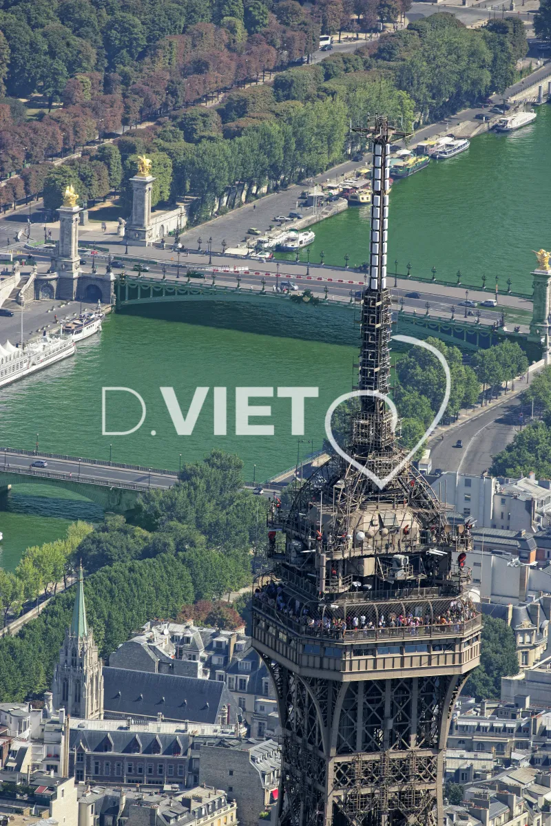 Photo Dominique VIET - Tour eiffel Passerelle debilly pont de l Alma