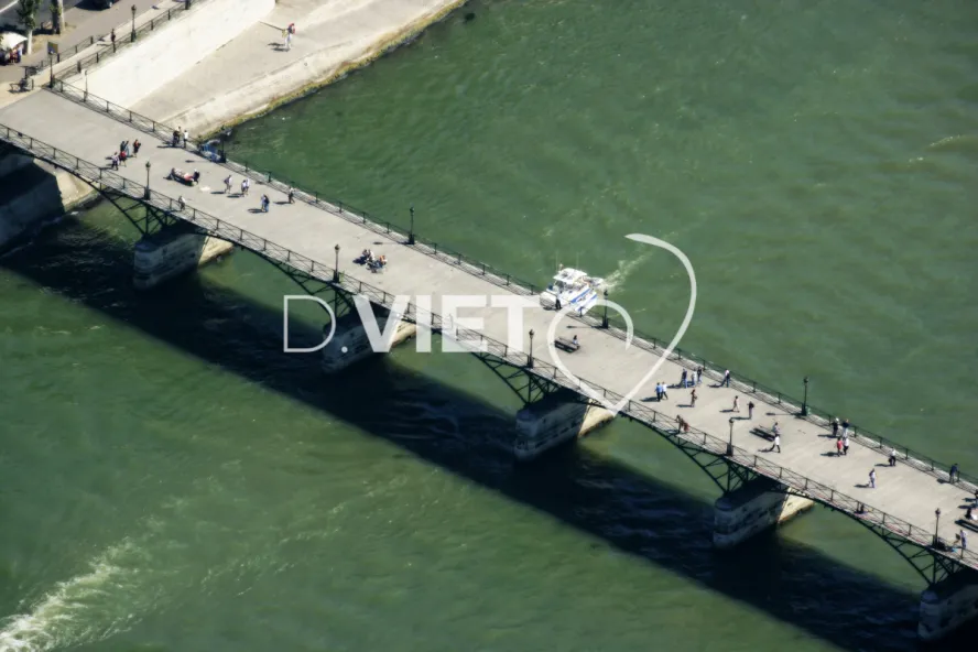 Photo Dominique VIET - Pont des Arts