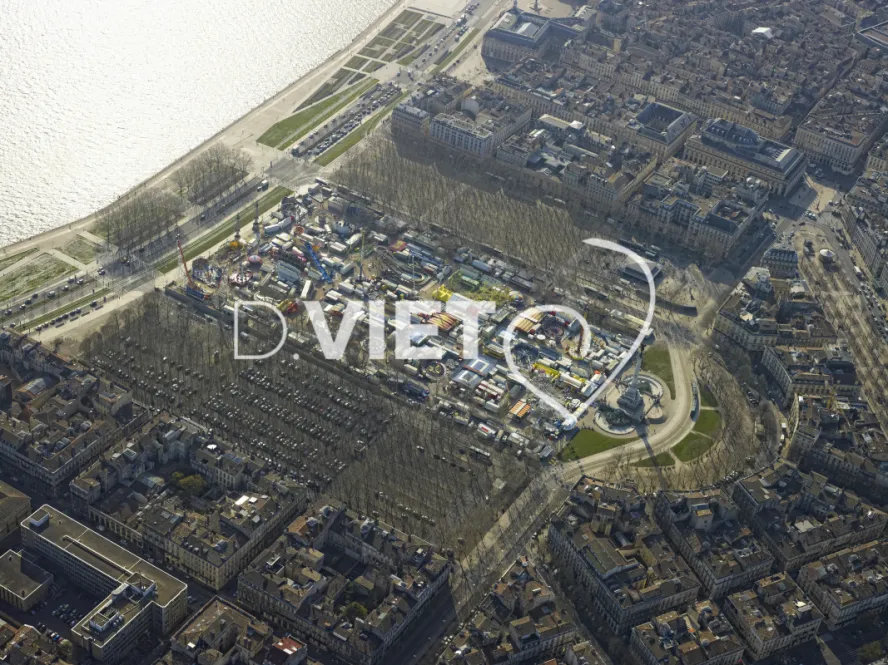 Photo Dominique VIET - Place des Quinconces