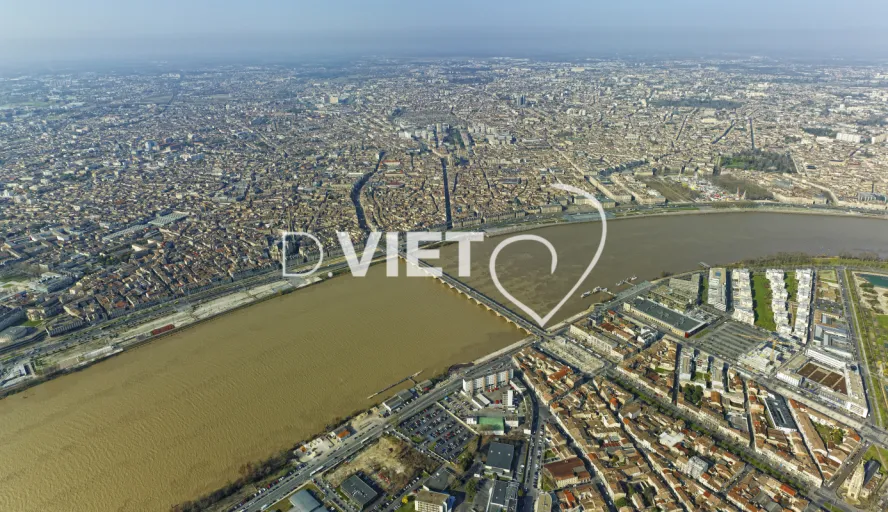 Photo Dominique VIET - Centre ville Pont St Pierre