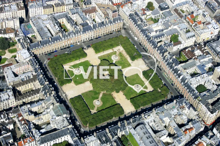 Photo Dominique VIET - Place des Vosges