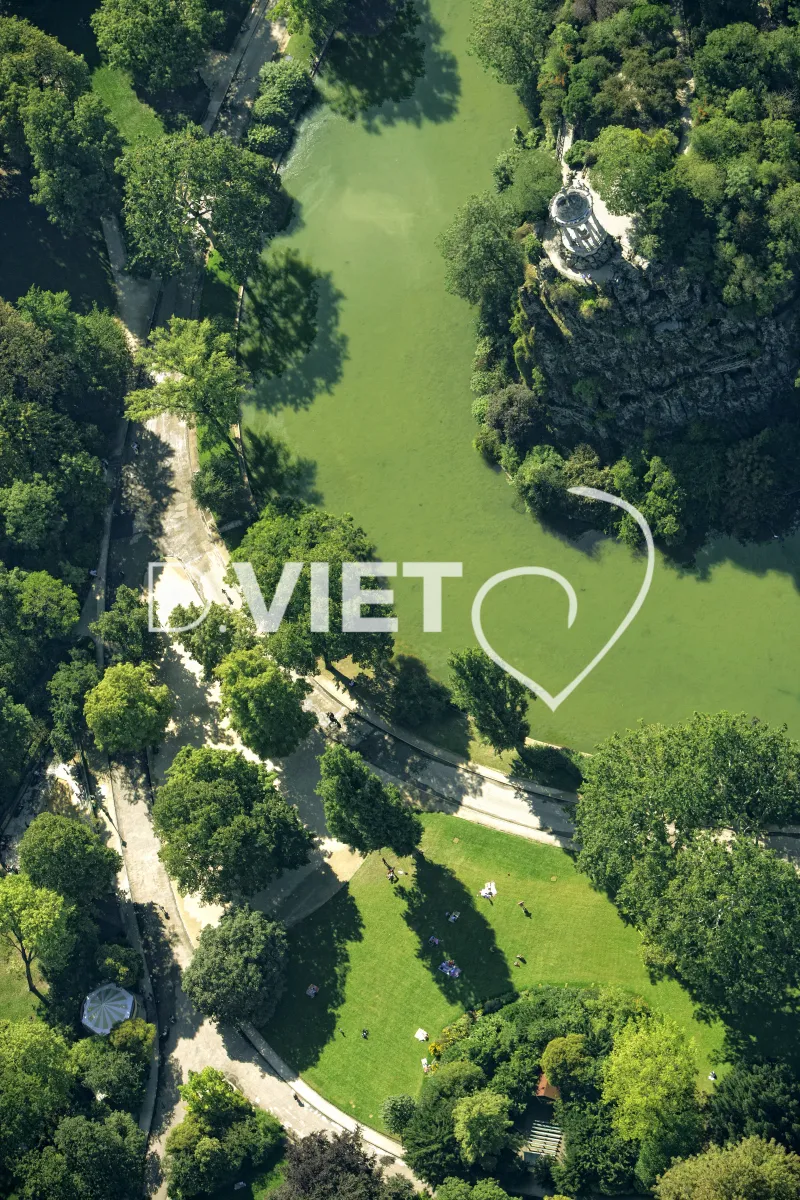 Photo Dominique VIET - buttes Chaumont