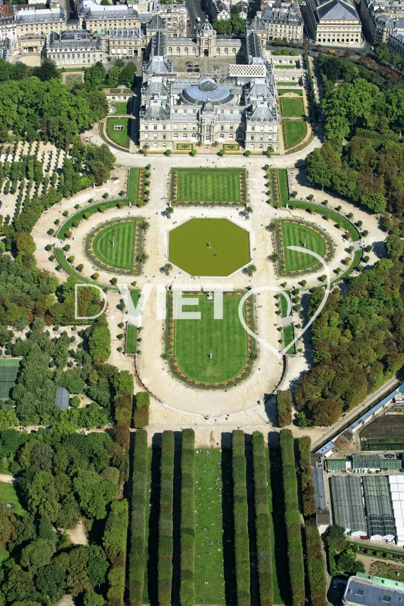 Photo Dominique VIET - Les Jardins du luxembourg et le Senat