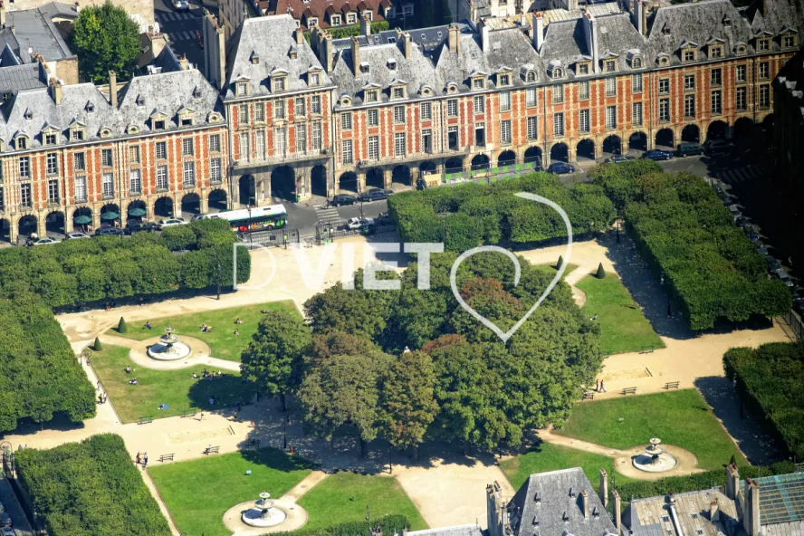 Photo Dominique VIET - Place des Vosges