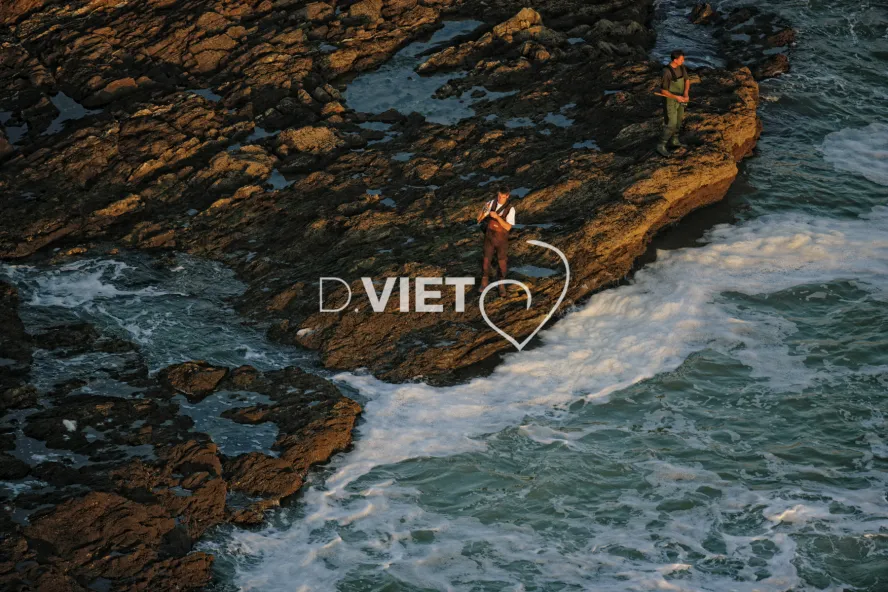 Photo Dominique VIET - peche sur les rochers