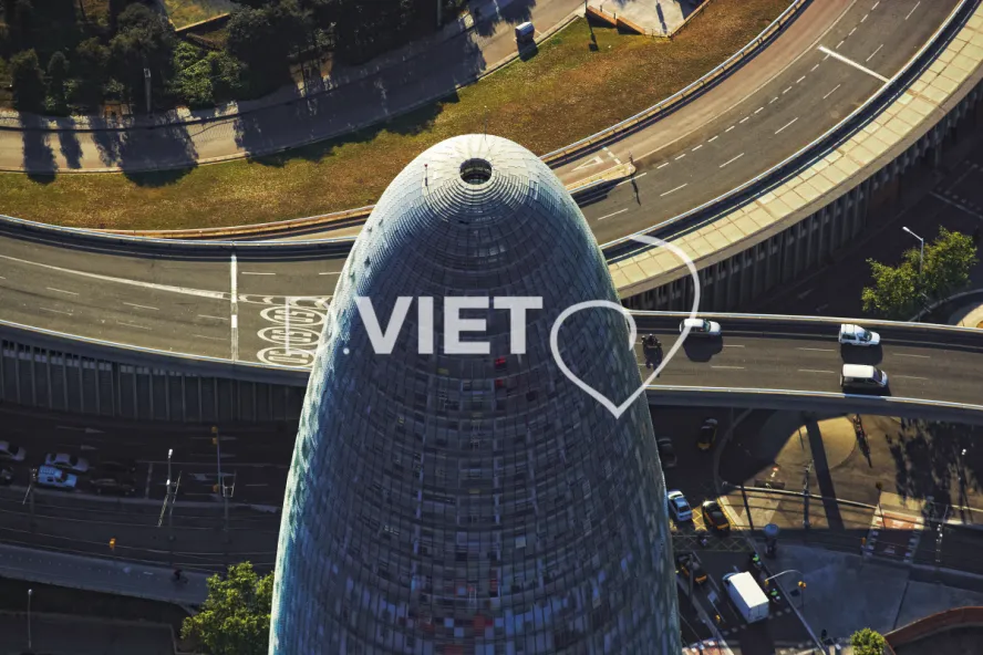 Photo Dominique VIET - Tour Agbar