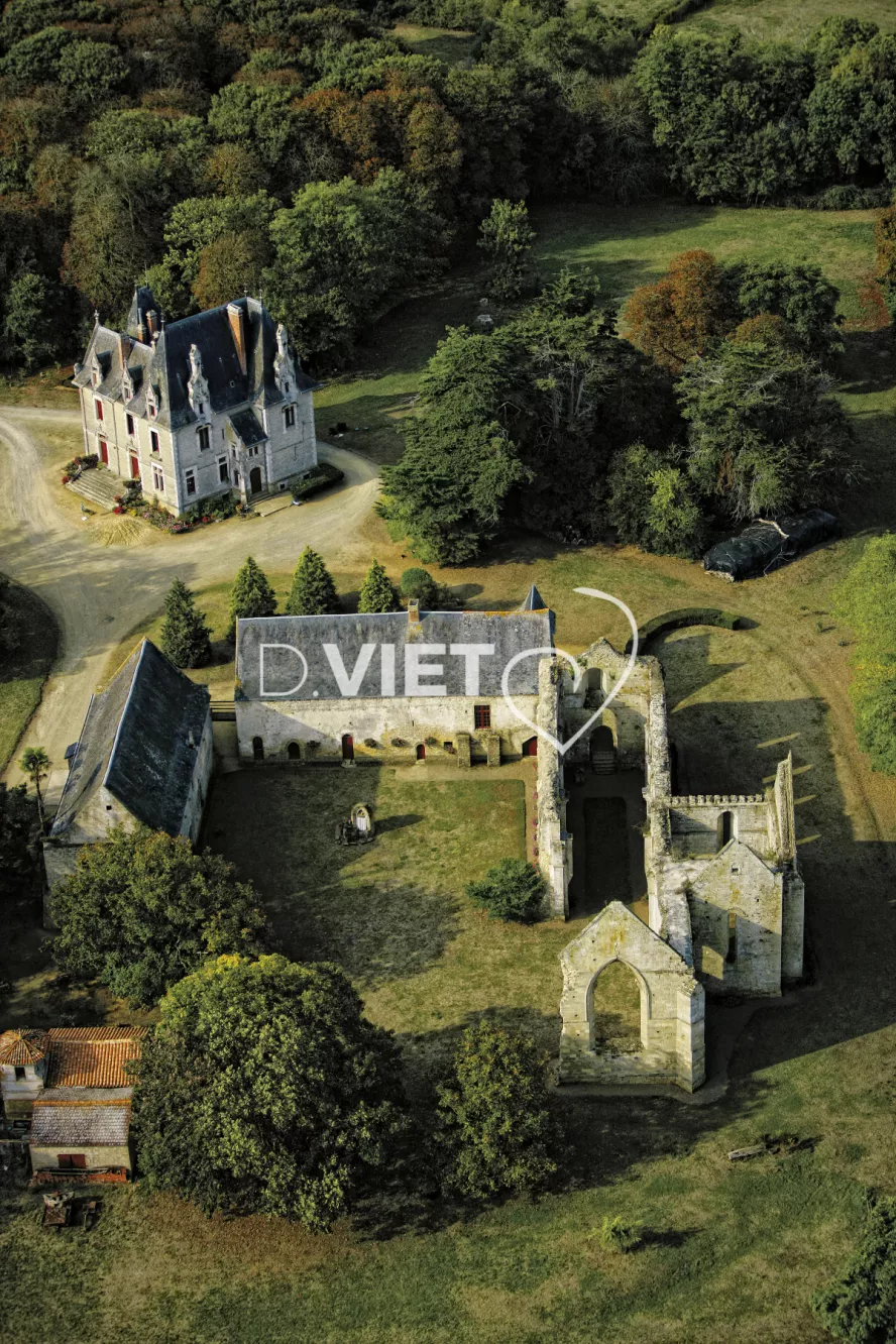 Photo Dominique VIET - L Abbaye de l ile Chauvet